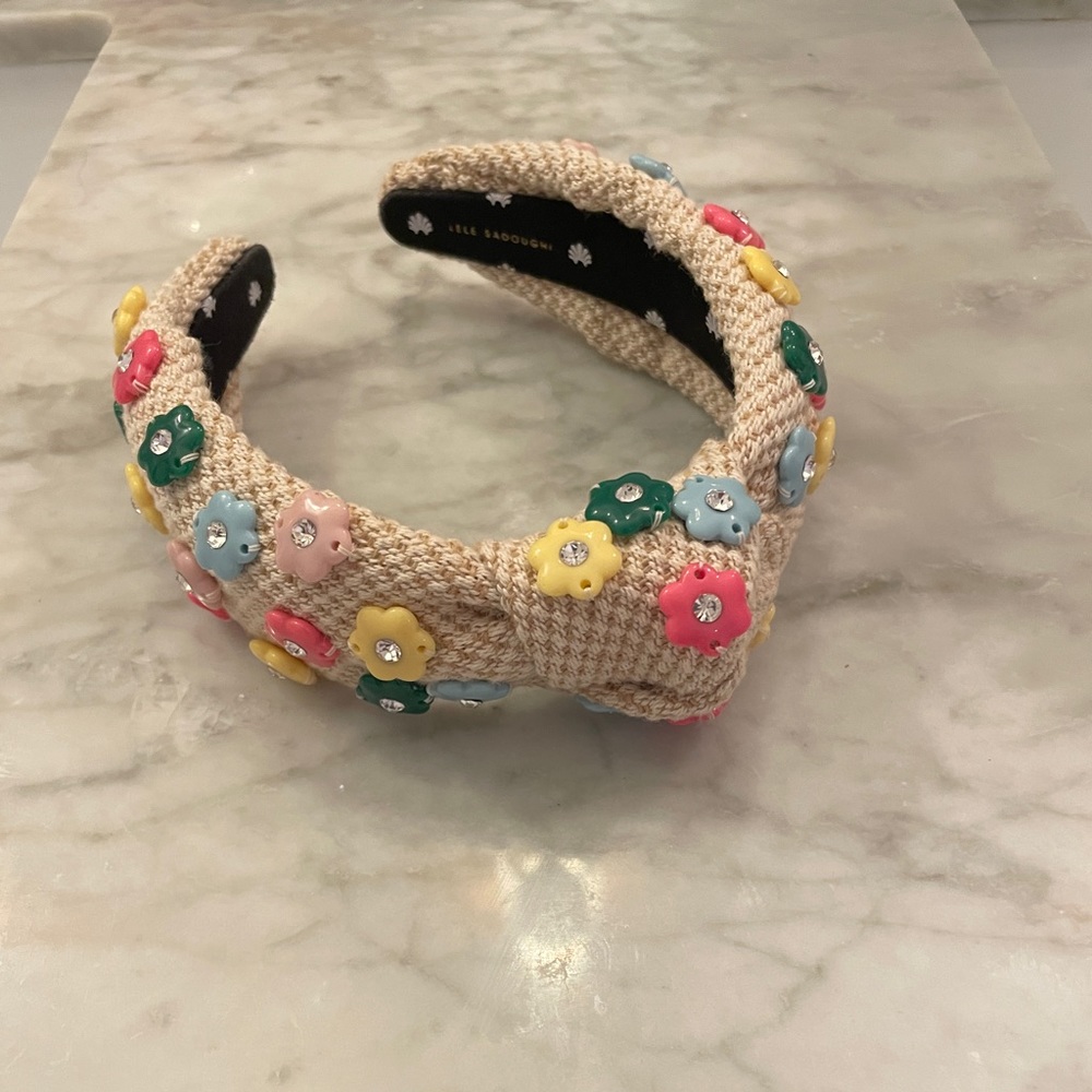 LELE SADOUGHI WOMEN'S DAPHNE FLORAL CHARM KNOTTED HEADBAND. Like new!